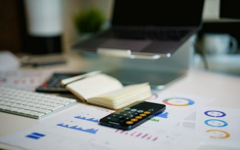 Laporan keuangan dan kalkulasi biaya untuk usaha kecil